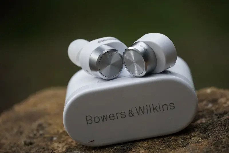 Bowers & Wilkins PI5 Headphone Review